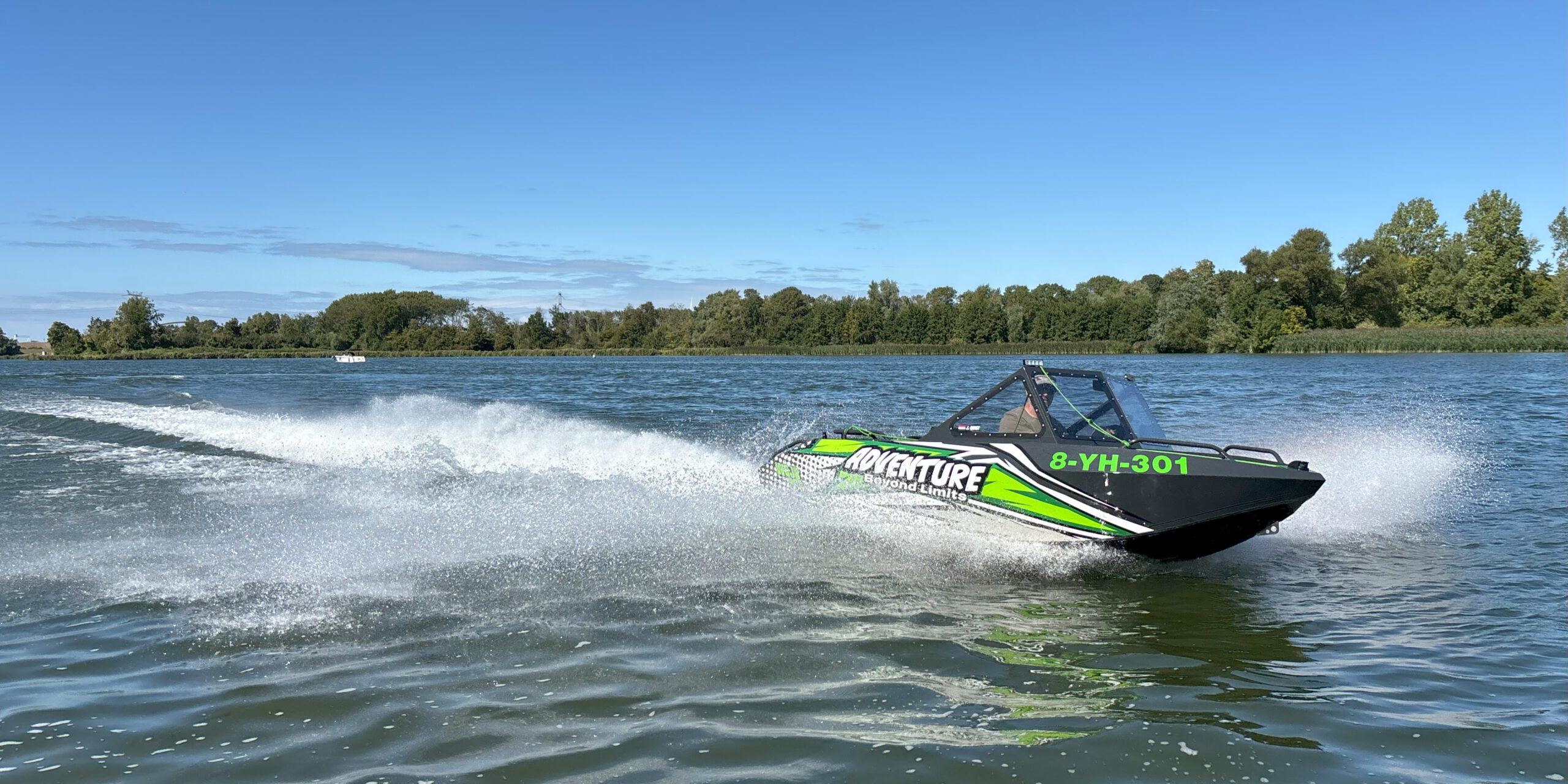 The WSJB300 guarantees the ultimate Mini Jet-Boating experience